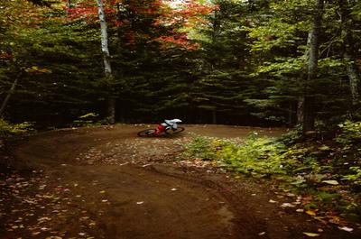 Vélo de montagne à l'automne   © E.Dionne