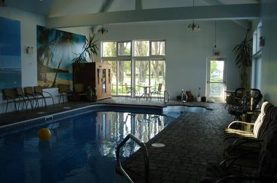 Piscine intérieure   © La Halte des 103 Îles