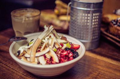 Granola yaourt et fruits   © L.Illian