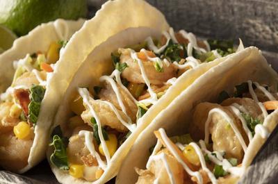 Tacos aux crevettes croustillantes et bacon