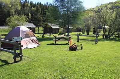 Notre site en été   © Camp de bûcherons Matapédia Les Plateaux