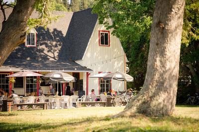 Le Bistro l'après-midi   © Bistro de L'Anse