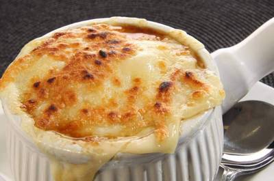 Soupe à l'oignon gratinée