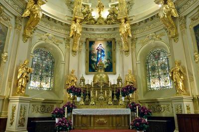 À l'intérieur de la Basilique