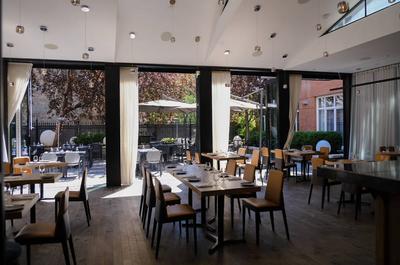 Salle du restaurant et terrasse   © A.Andreani