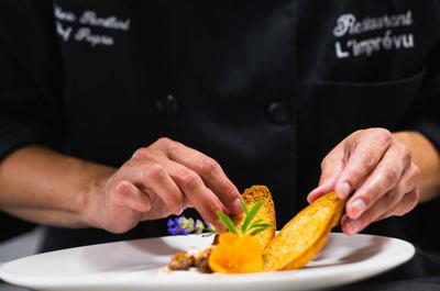Préparation d'un plat   © Restaurant L'Imprévu