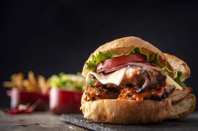 Repas Sandwich Deluxe au poulet mariné