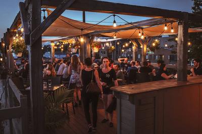 Terrasse le soir   © Microbrasserie Le Prospecteur