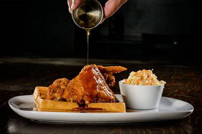 Poulet et gaufre