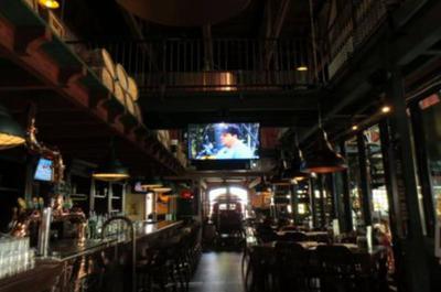 Salle et bar