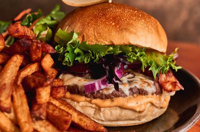 Burger   © Microbrasserie Lion bleu