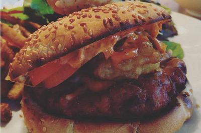 Burger Surf & Turf   © Pub Rock Café