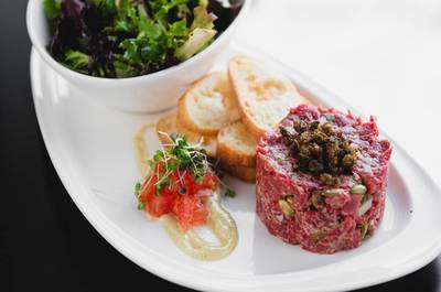 Tartare de boeuf - dijon et huile de truffe   © L'Entre-Côte Riverin (Jonquière)