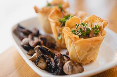Baluchons de brie et coulis de champignons   © L'Entre-Côte Riverin (Jonquière)