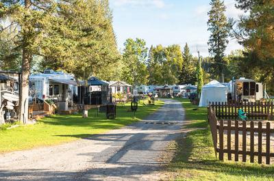 Camping   © Site touristique Chute à l'Ours