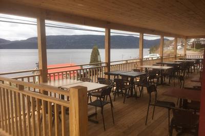 Terrasse vue sur le fjord   © Café du Quai