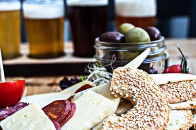 Charcuteries et fromages   © Microbrasserie La Flûte à Bec