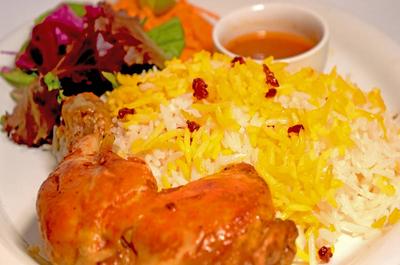 Poulet mijoté et riz aux baies persanes