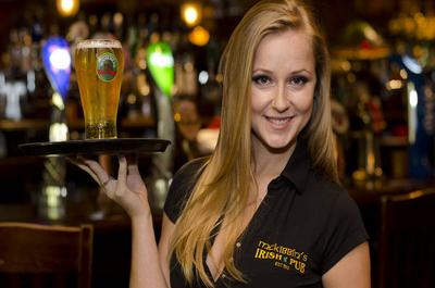 Serveuse   © McKibbin's Irish Pub (Plateau)