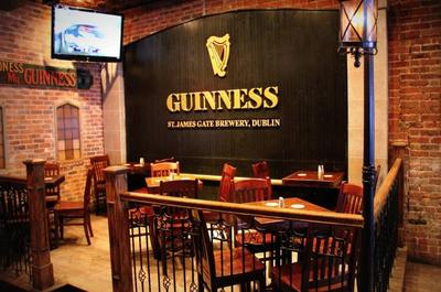Podium du St-James Gate   © McKibbin's Irish Pub (Plateau)