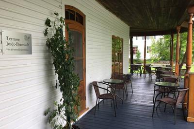 Terrasse Josée-Perreault   © Le P'tit Bonheur de Saint-Camille