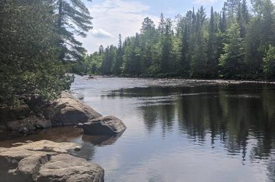 Rivière en aventure