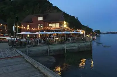 Terrasse sur le fleuve