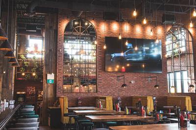 Bar sportif   © La Belle & La Boeuf - Burger Bar (Chicoutimi)