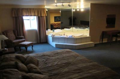 Suites à lit king et bain tourbillon