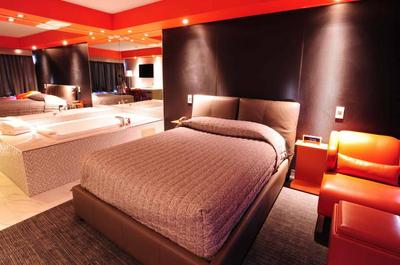 Chambre avec bain tourbillon