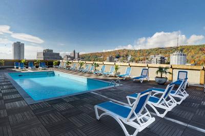 Piscine   © Hotel Cantlie Suites