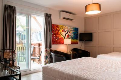 Chambre 2 lits avec balcon   © L.Gagnon