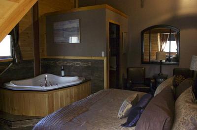 Suite avec bain à remous   © Miwapanee Chalet & SPA