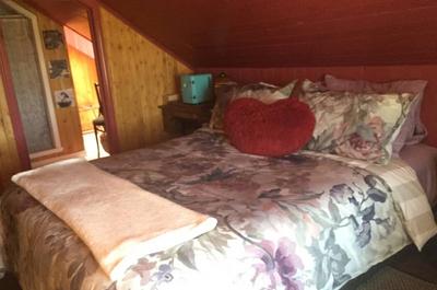 Chambre rose avec salle de bain