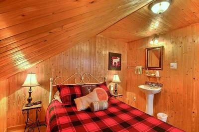 Chambre 1 La Rustique salle de bains commune   © C.Jobin Turner imagerie