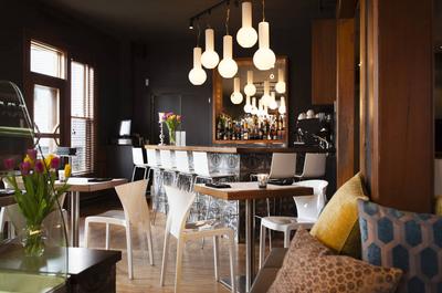 Café   © C.Dagenais