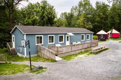 Les chalets bleus   © Camp Garagona