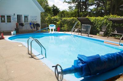 La piscine   © Camp Garagona