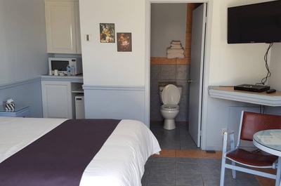 Chambre avec grand lit
