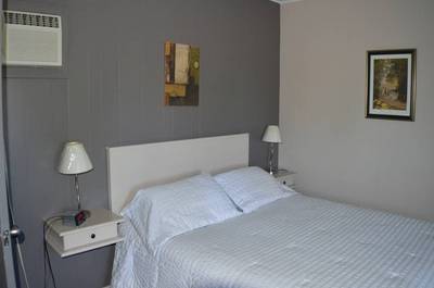 Chambre lit Queen   © Motel Rivière-Trois-Pistoles