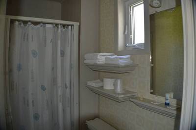 Chambre lit Queen 2   © Motel Rivière-Trois-Pistoles
