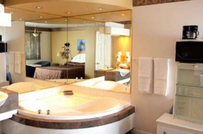 Chambre avec bain tourbillon