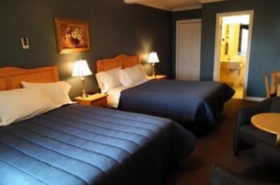 Chambre avec deux lits doubles   © Motel au Vieux Piloteux