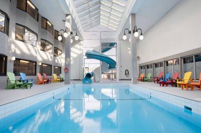 Piscine   © J.C. Lemay