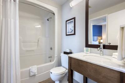 Salle de bain   © Choice Hotels Canada
