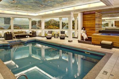 Piscine intérieure & spa