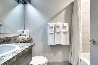 Salle de bain chambre régulière