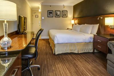 Chambre supérieure 1 lit king   © La Saguenéenne