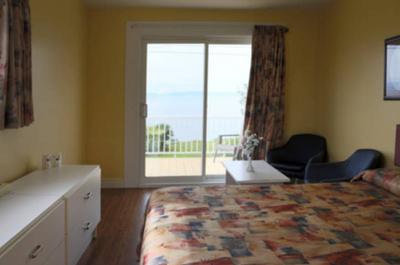 Motel avec balcon privé et vue sur le fleuve   © Motel Bellevue