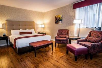 Chambre supérieure avec très grand lit